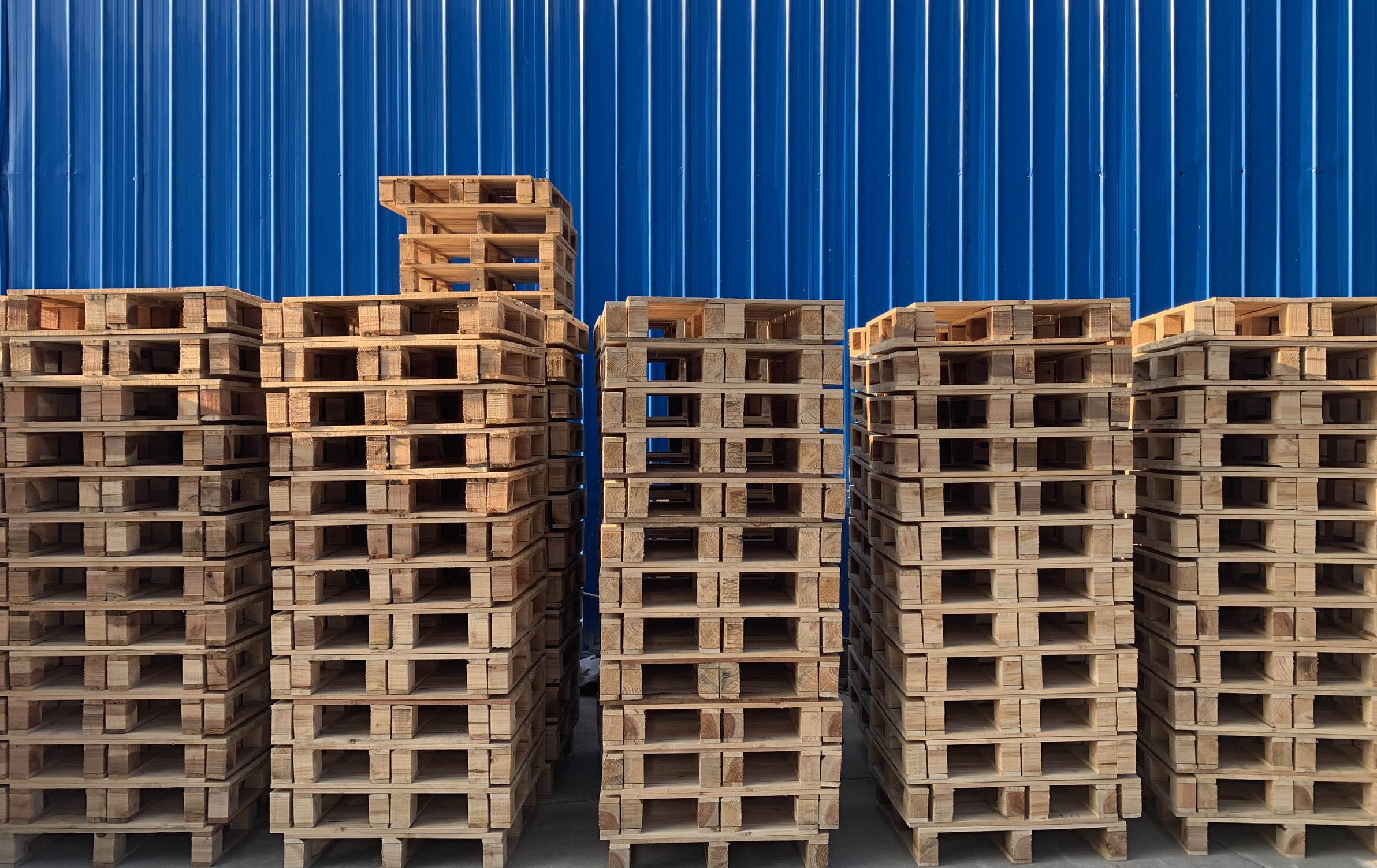 青松路街道实木托盘